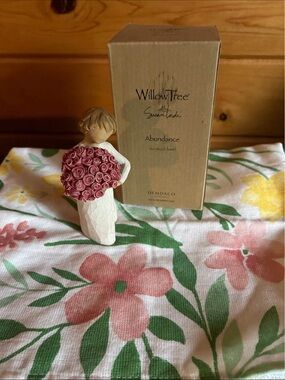 Willow Tree " Abundance 💐" Figurine with Pink Bouquet